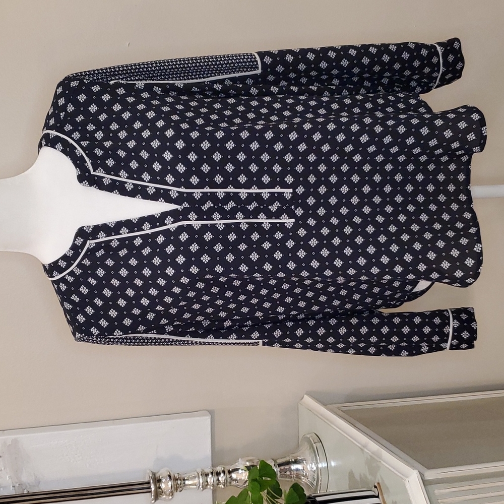 LOFT Beautiful Navy & White Top! 💙💙💙 - Picture 9 of 11